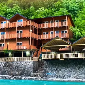 Livadhi Komani , Moll' e Shoshit Albania