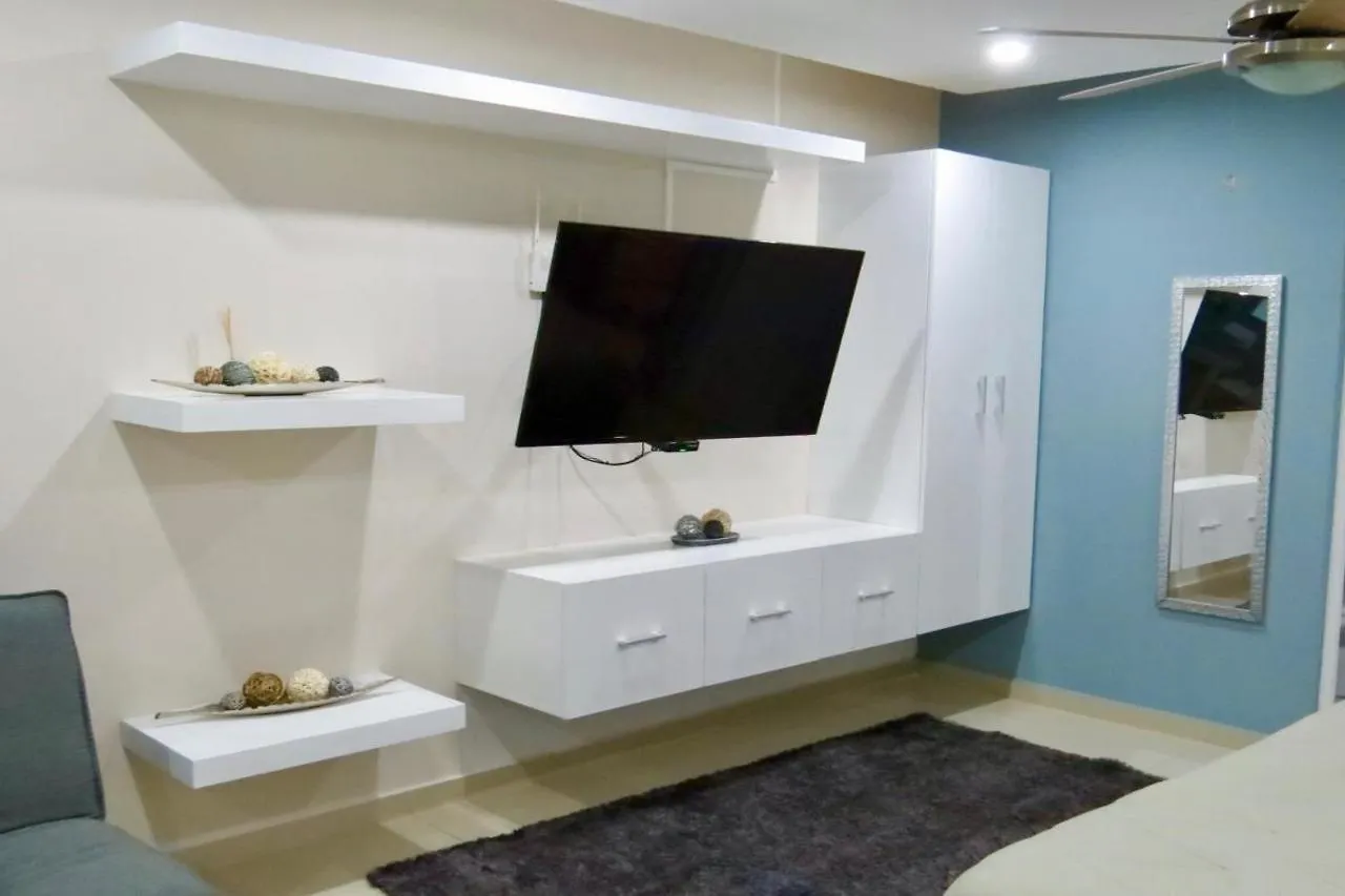 *** Hotel Palmarena Rooms & Residences - Long Stay Comfort With Parking, Sauna, Gym & Pool - Steps From 5Th Avenue Playa del Carmen Messico