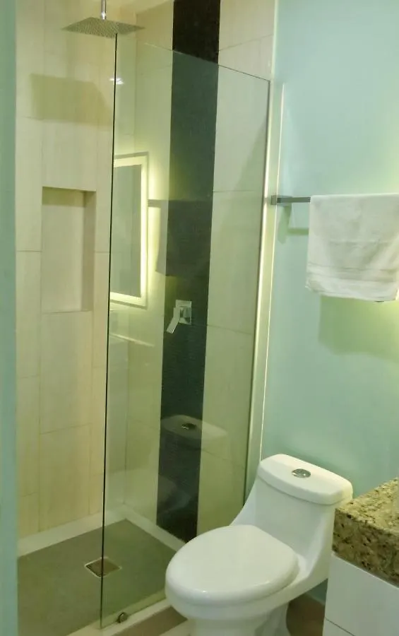Palmarena Rooms & Residences - Long Stay Comfort With Parking, Sauna, Gym & Pool - Steps From 5Th Avenue Playa del Carmen 3*,  Messico